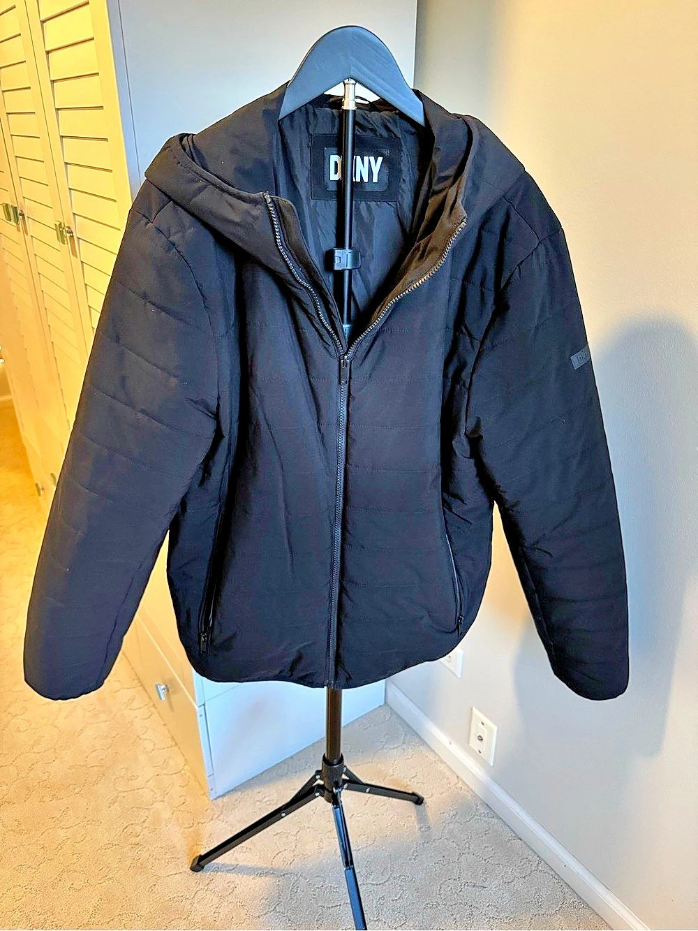 DKNY Hooded Puffer Jacket in Black Size Large Like New